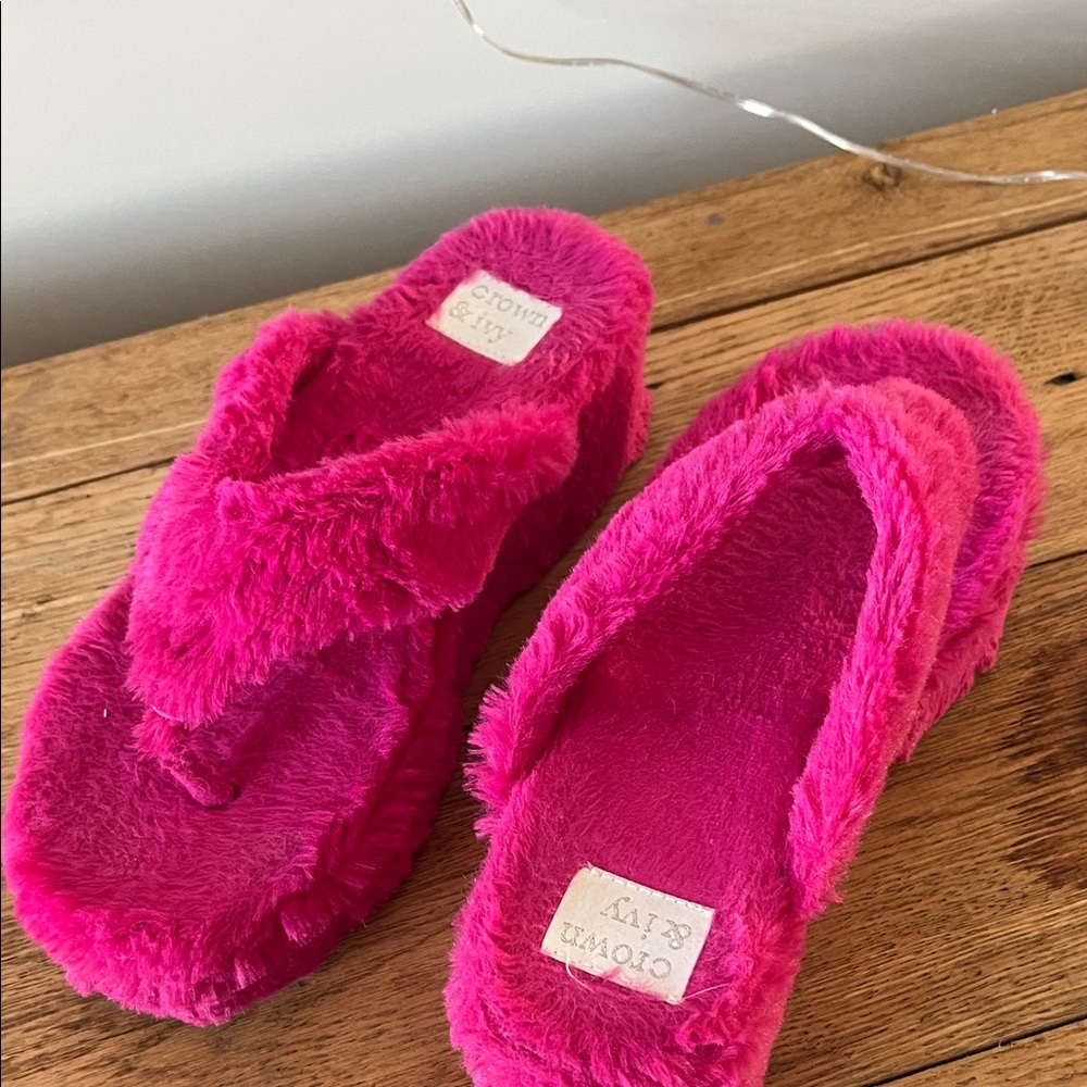 Crown & Ivy Vibrant Pink Fuzzy Slippers